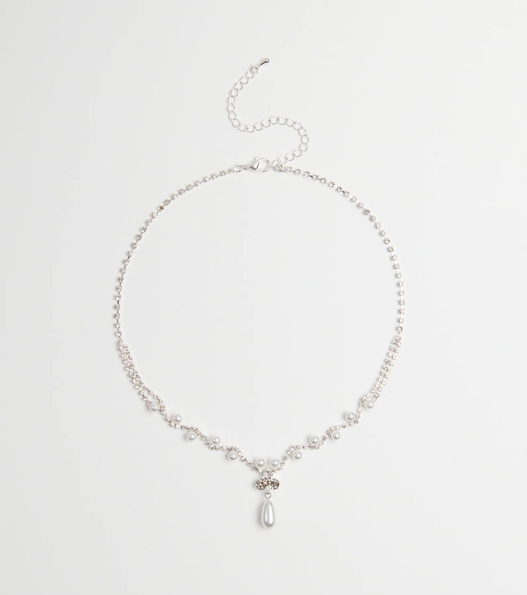 Chic Elegance Rhinestone And Pearl Necklace
