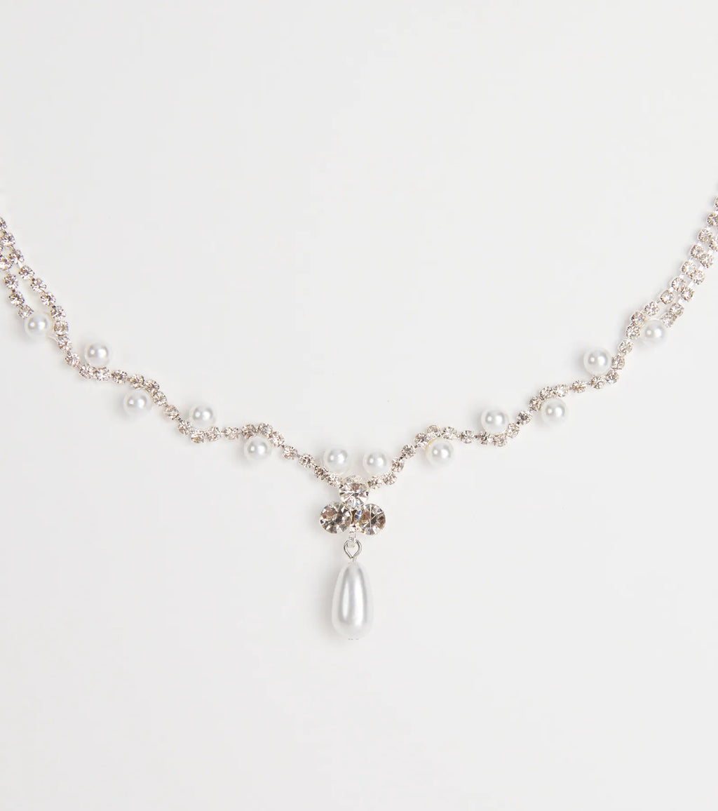 Chic Elegance Rhinestone And Pearl Necklace
