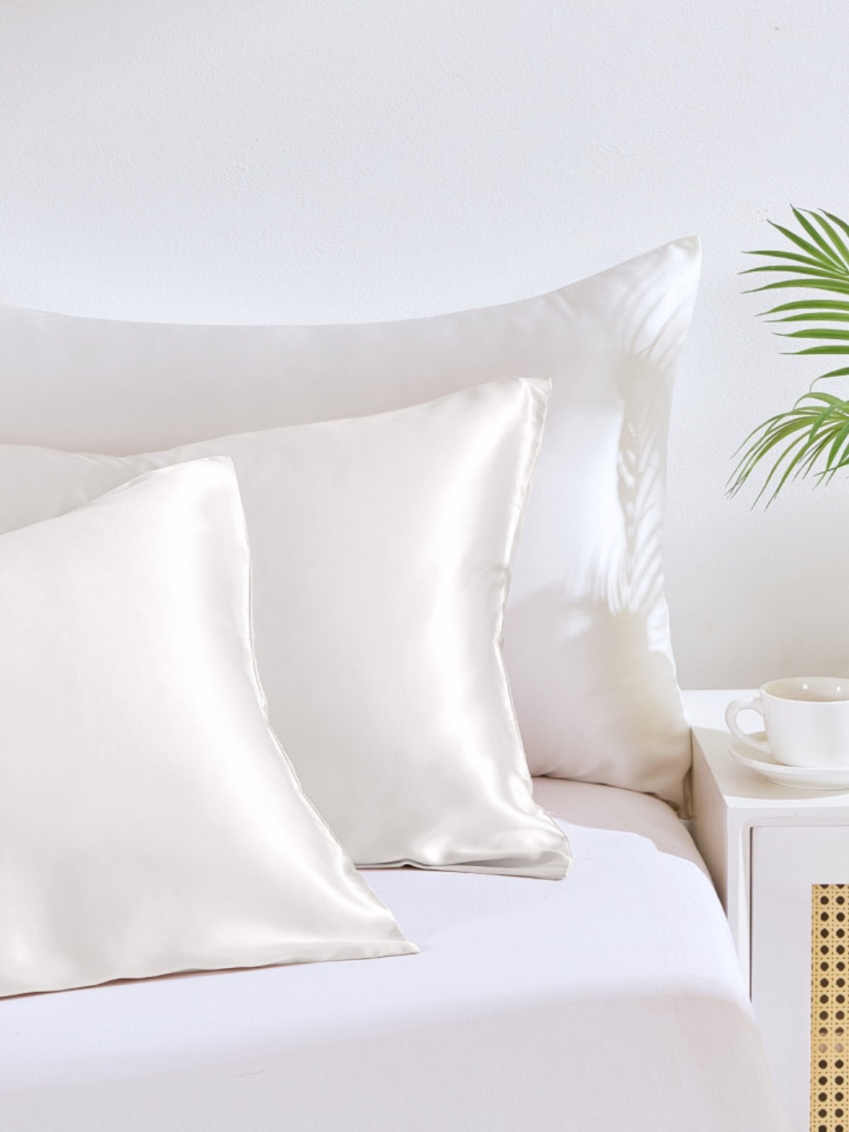 Soft Mulberry Silk Pillowcase with Envelope Closure