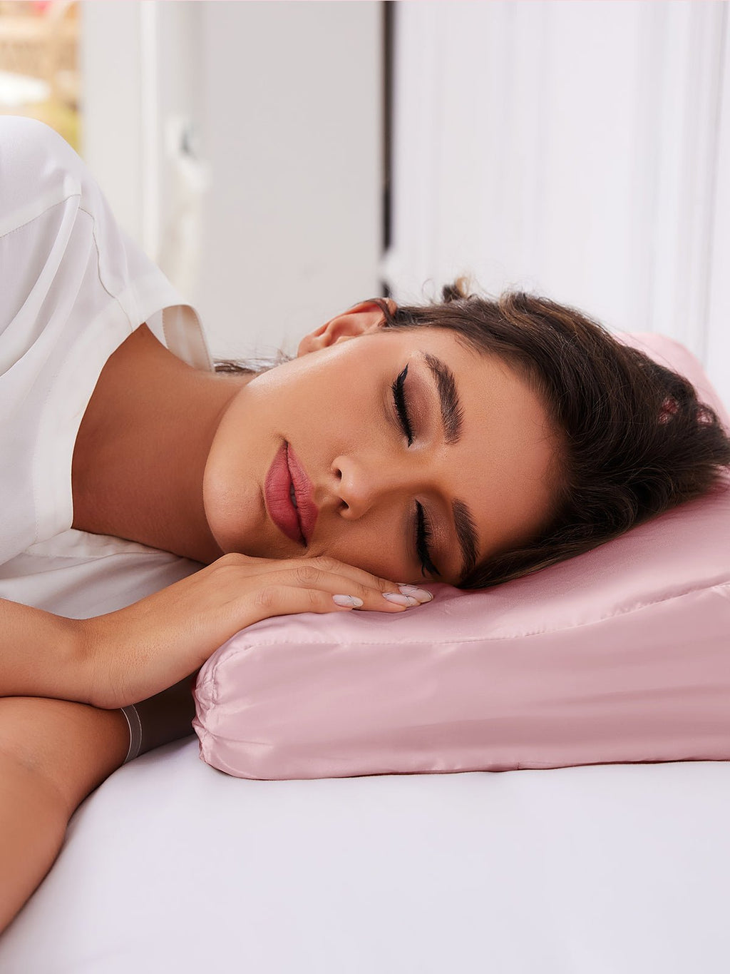Soft Contour Silk Pillowcase for Memory Foam Pillows