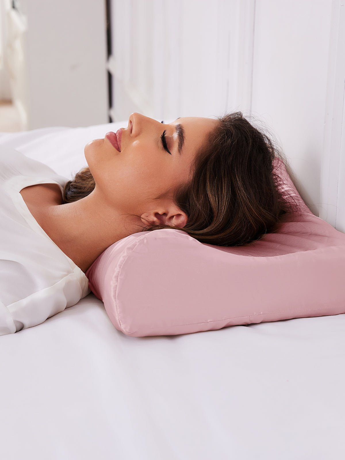 Soft Contour Silk Pillowcase for Memory Foam Pillows