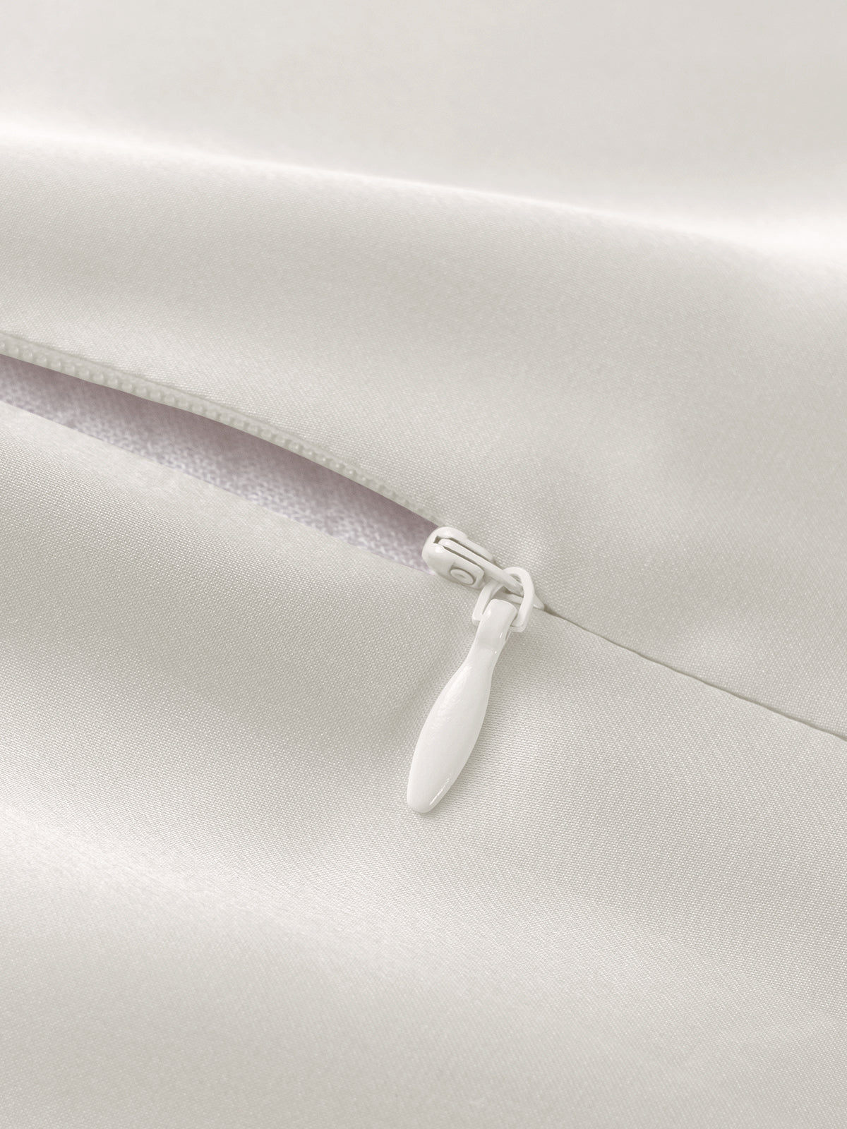 Soft Contour Silk Pillowcase for Memory Foam Pillows