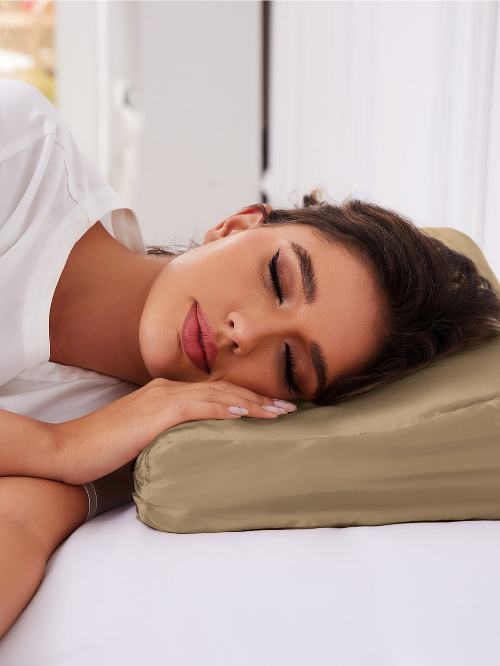 Soft Contour Silk Pillowcase for Memory Foam Pillows