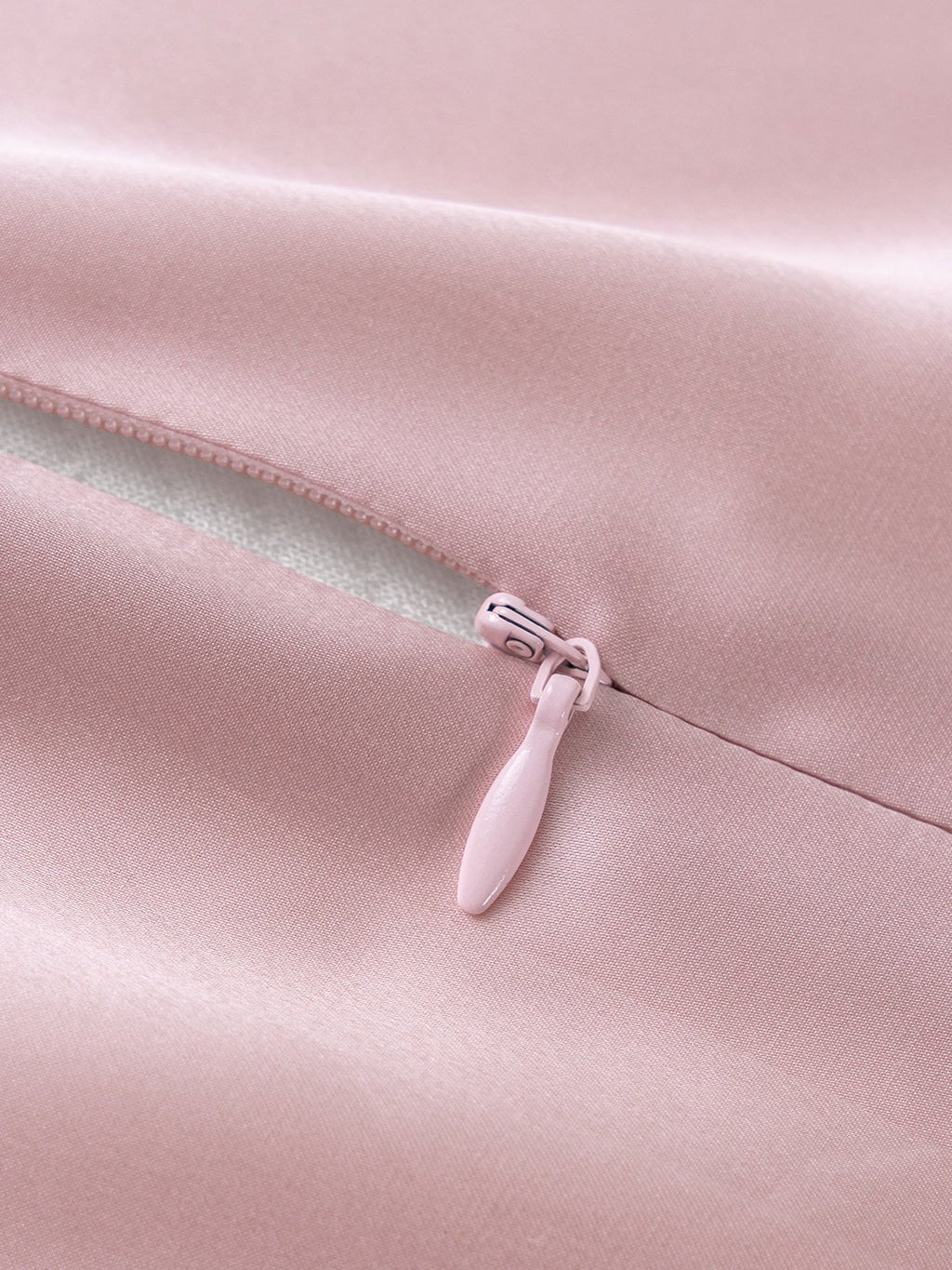 Soft Contour Silk Pillowcase for Memory Foam Pillows