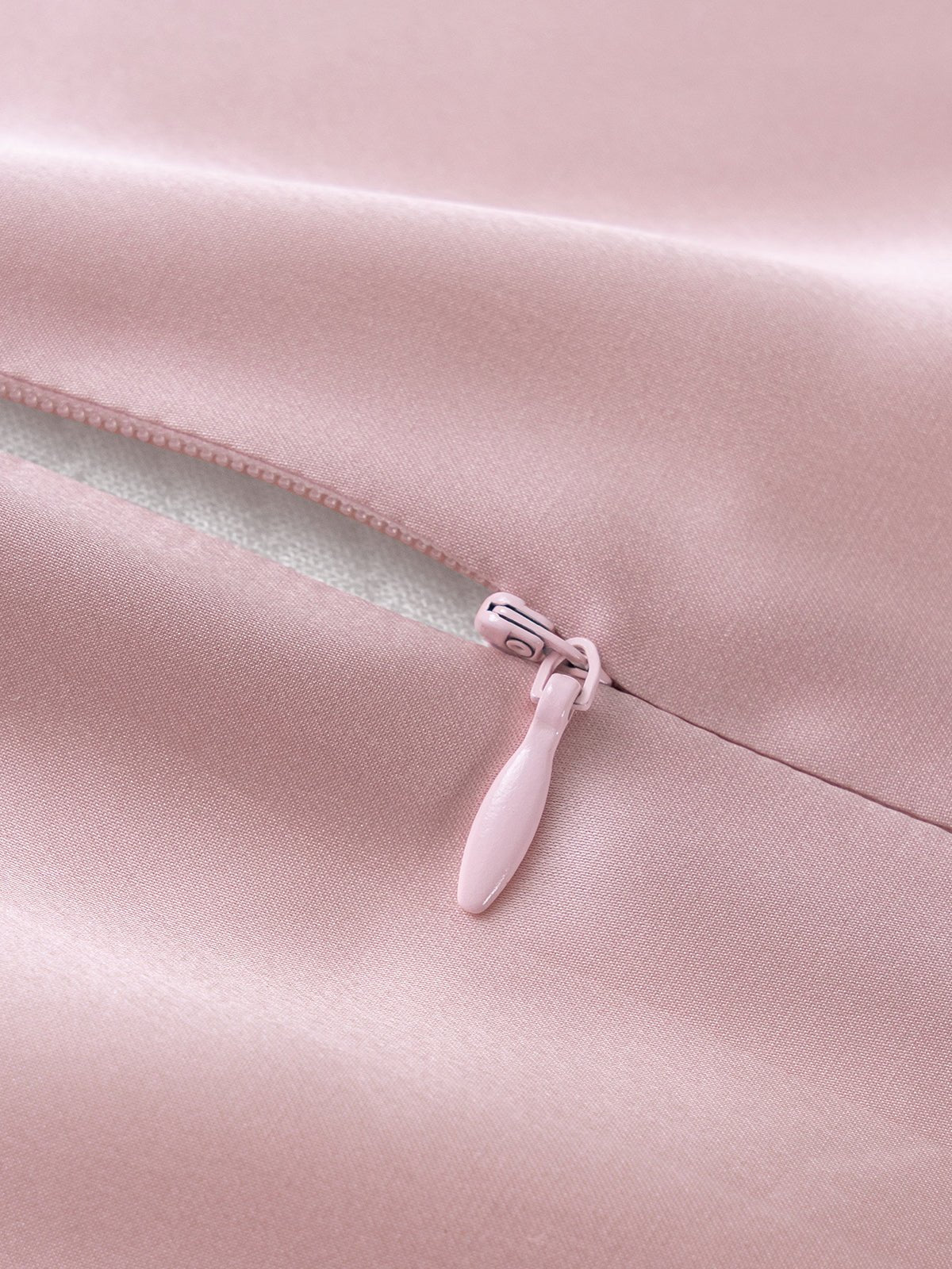Soft Contour Silk Pillowcase for Memory Foam Pillows