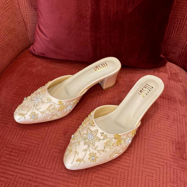 Embroidered Pointed-Toe Bridal Mules – Chandelier