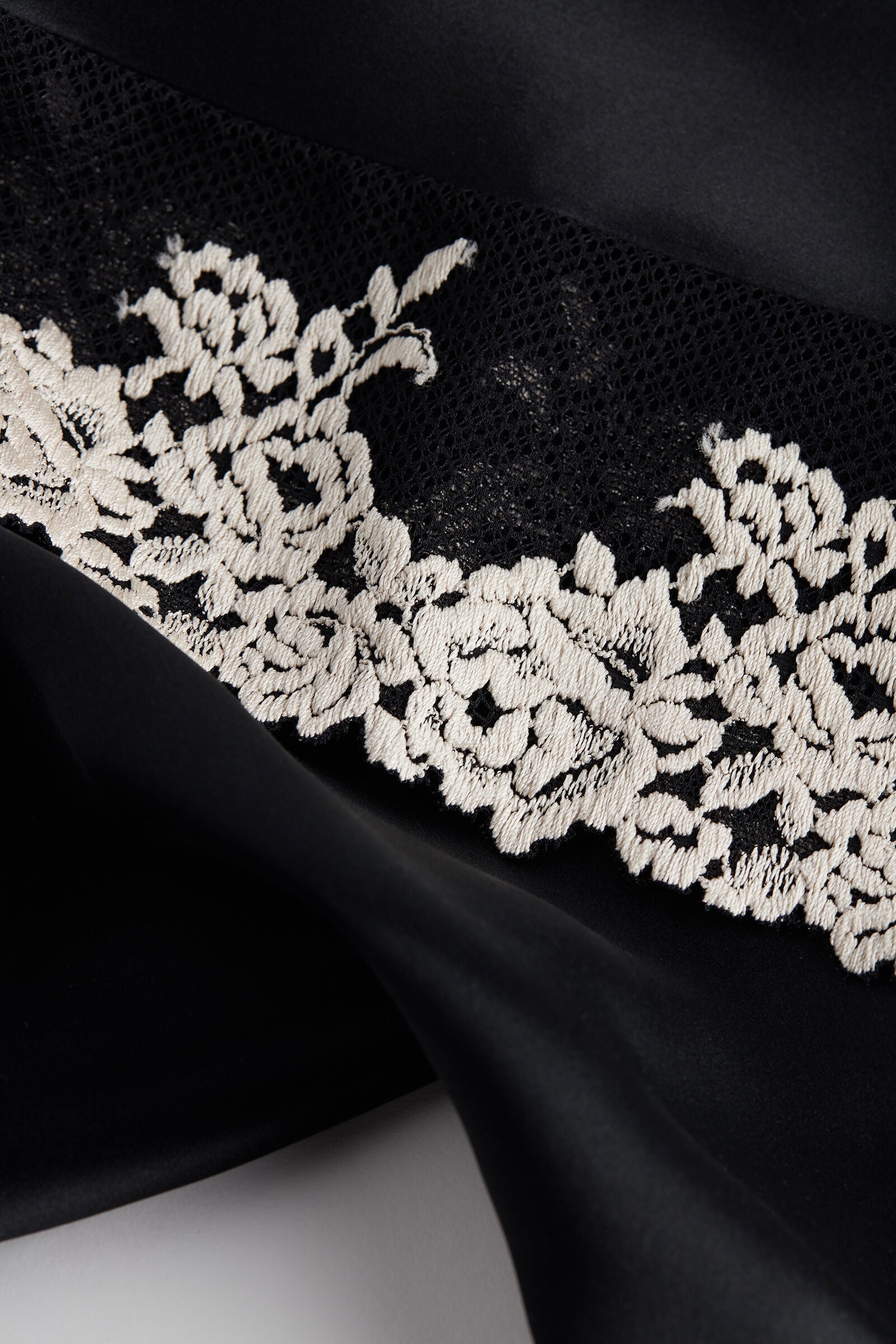Pretty Flowers Thin Strap Silk Tank Top - Black / Ivory
