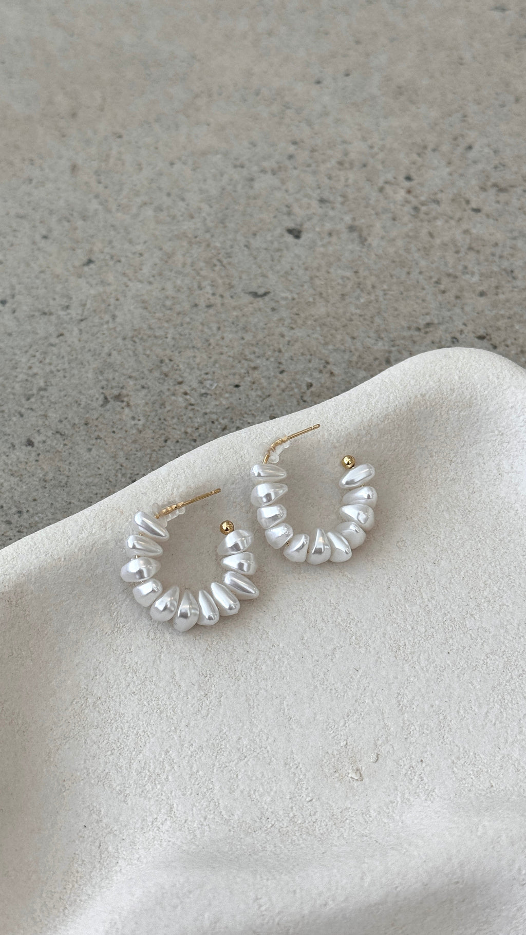 Yasar 18K Gold Pearl Hoop - Gold / Pearl
