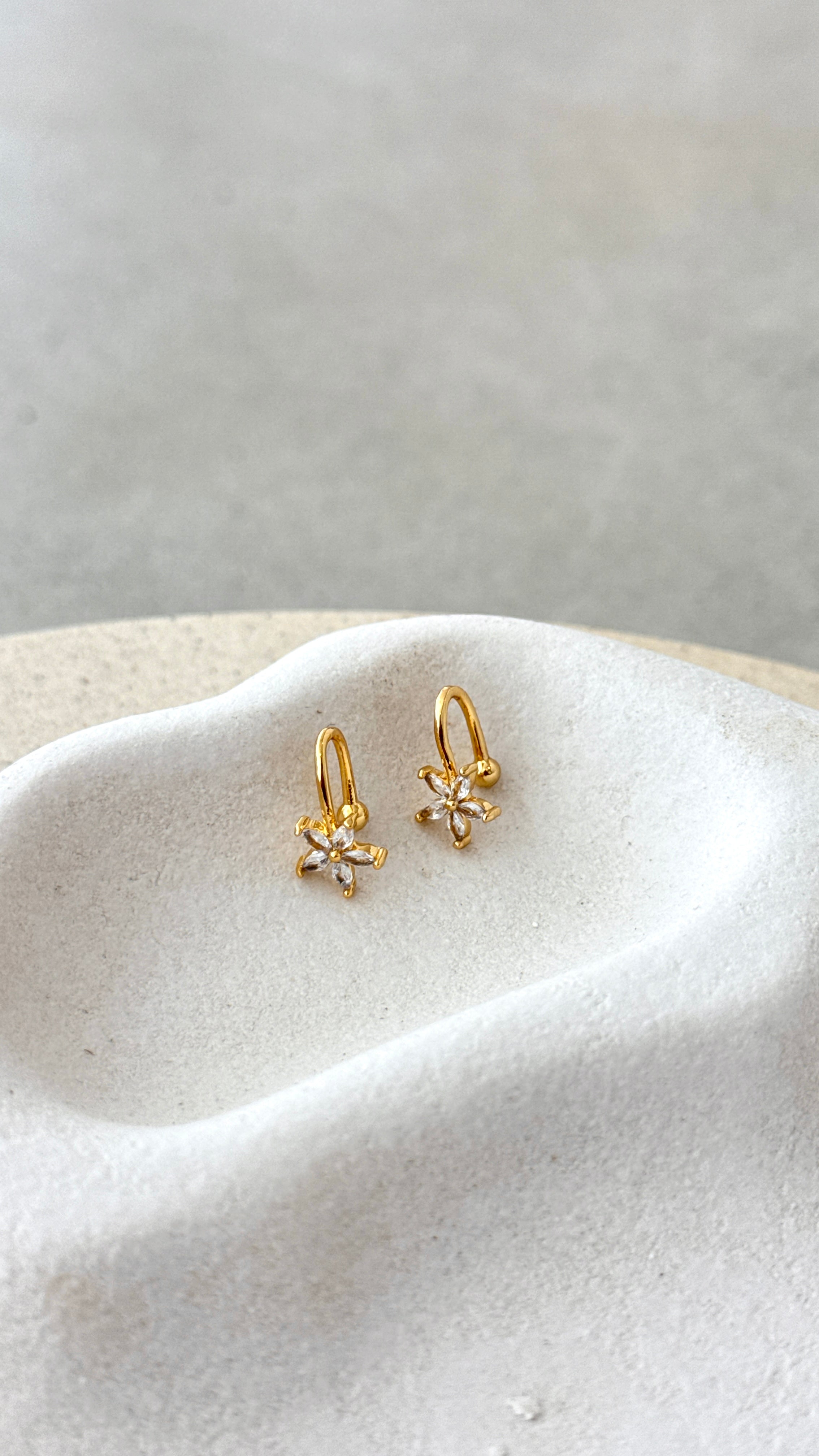 Yiota Ear Cuff Earrings - Gold