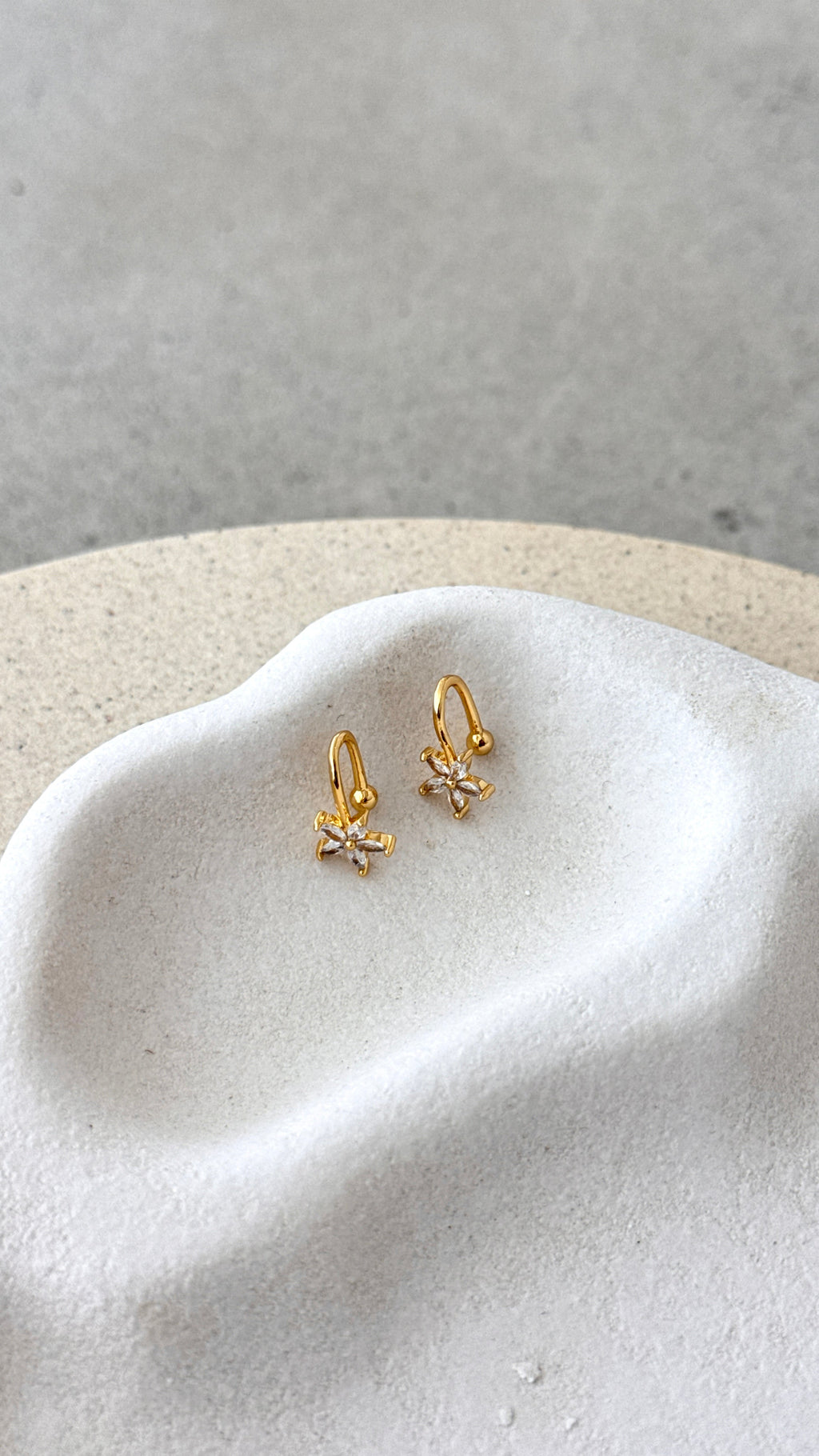 Yiota Ear Cuff Earrings - Gold