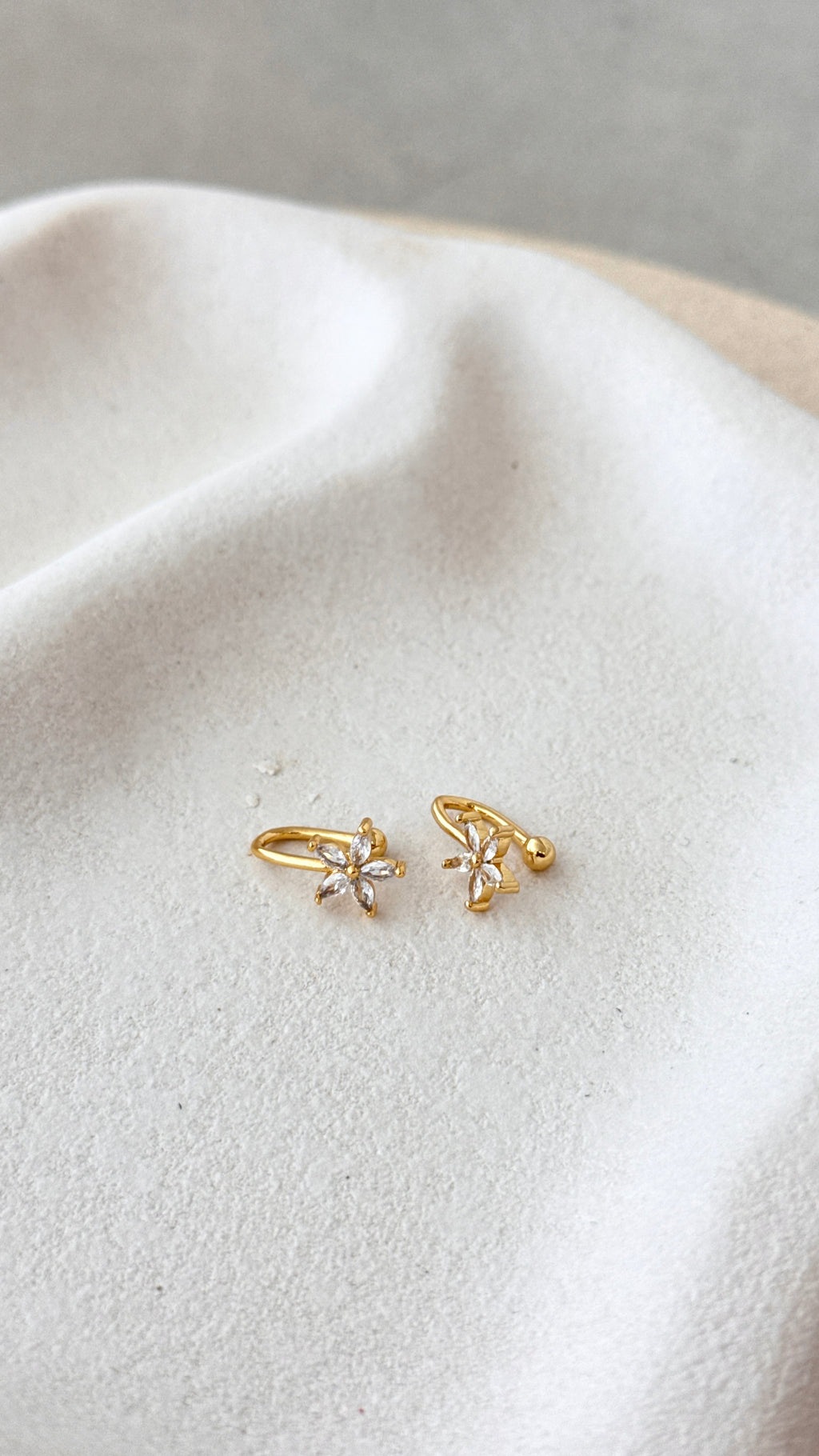 Yiota Ear Cuff Earrings - Gold