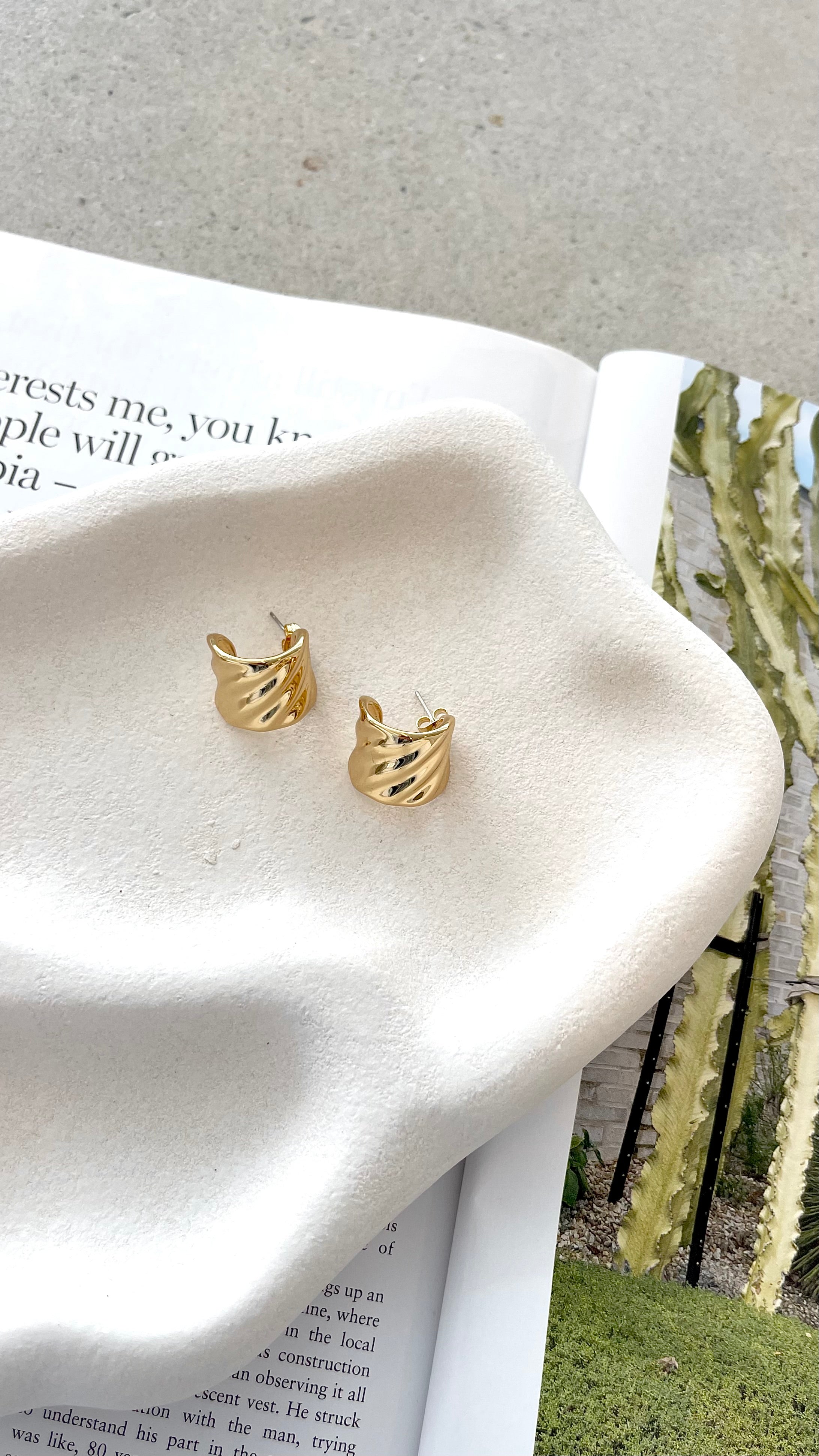 Vera Textured 18K Gold Plated Earrings - Gold