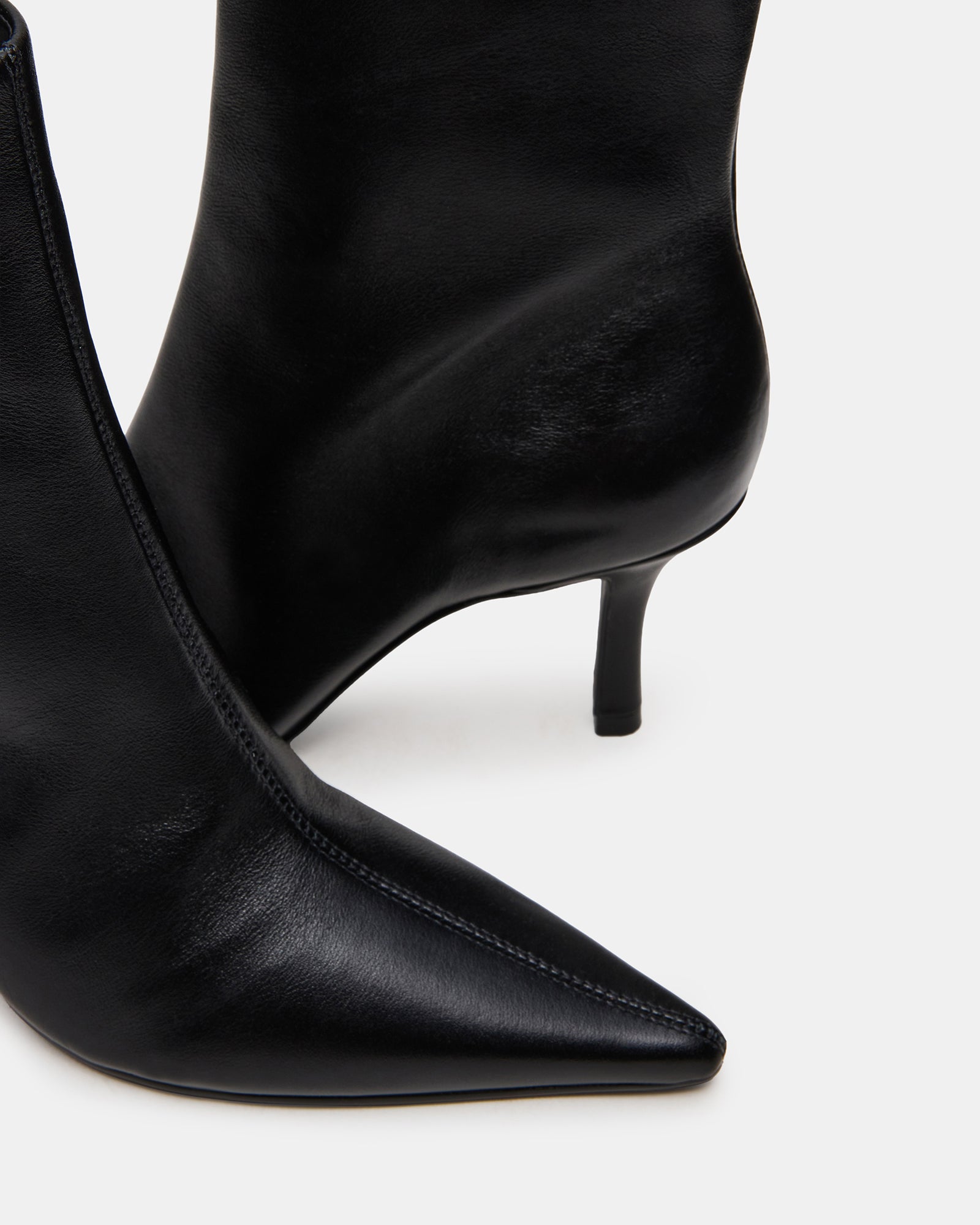 TRUCE BLACK LEATHER
