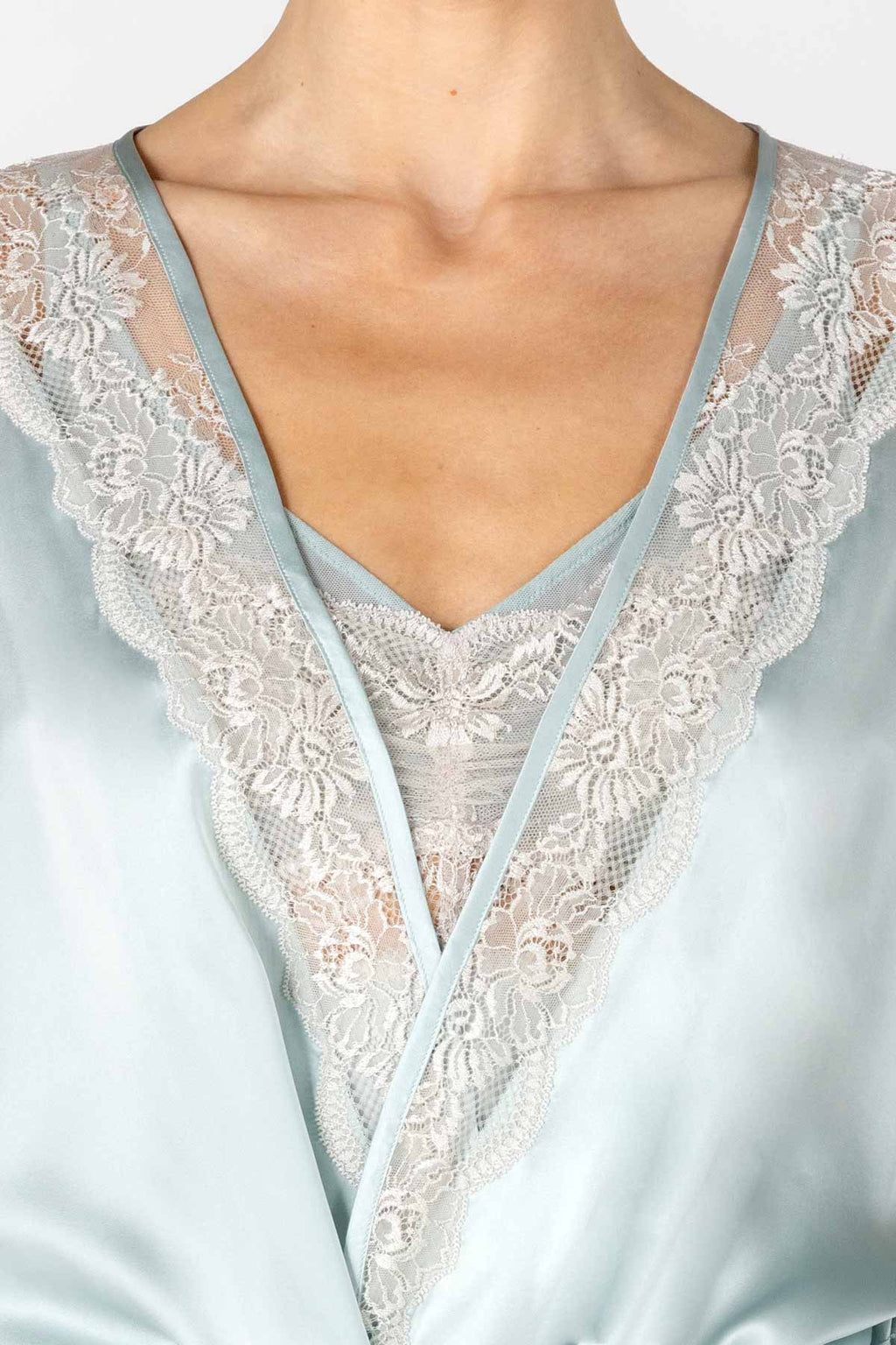 Agatha Nostalgia Hanky Short Silk Robe