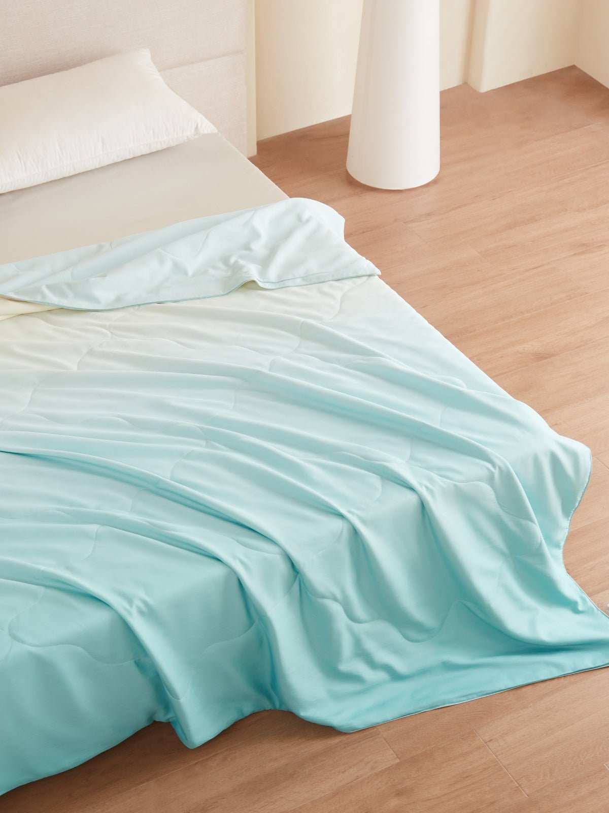 Luxury Gradient Silk Filled Blanket