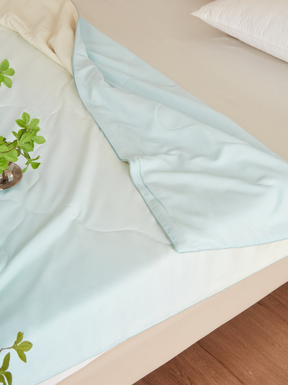 Luxury Gradient Silk Filled Blanket