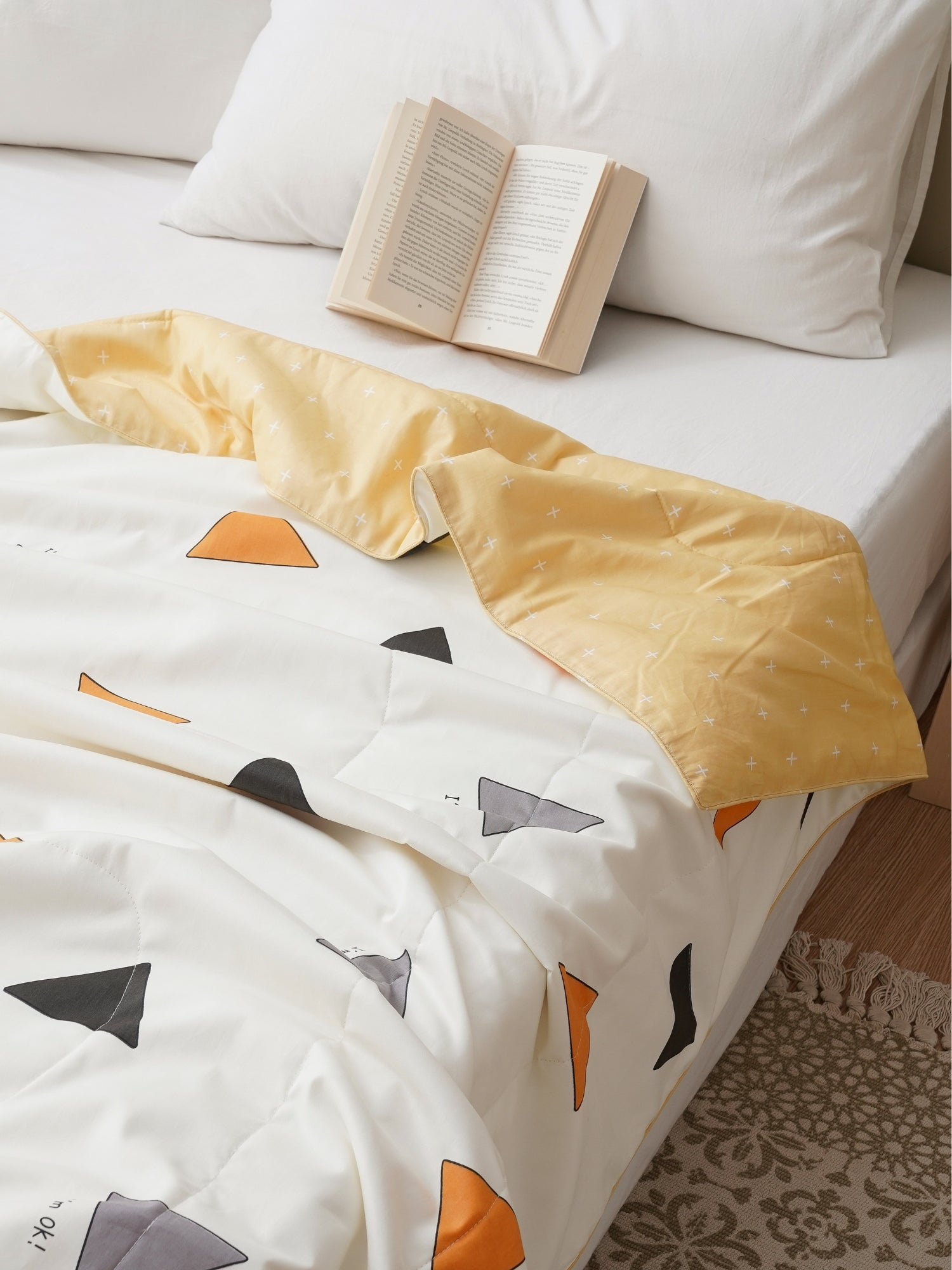 Geometric Silk Filled Cooling Blanket